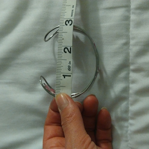 Floral pink and silver wire cuff bracelet - Picture 11 of 16